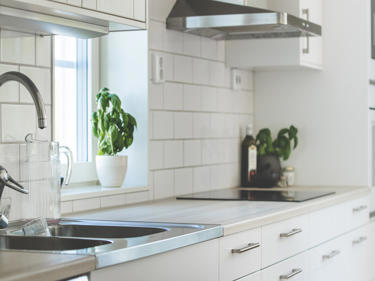 Bilde som viser kjøkkenbenk med vask