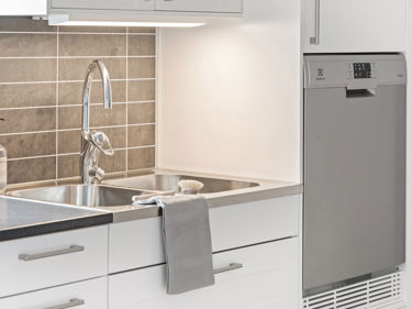 Bilde av kjøkken med opphøyd oppvaskmaskin fra Electrolux