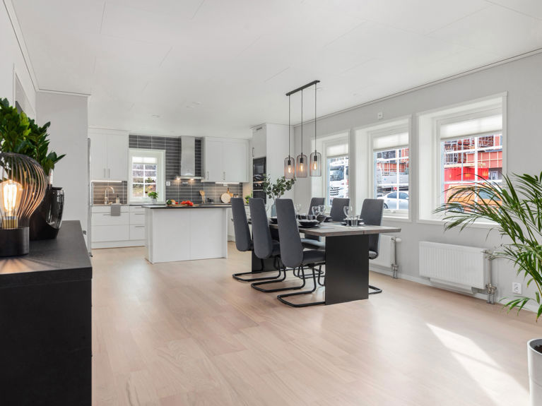 Bilde av spisestue og kjøkken i huset Edvard