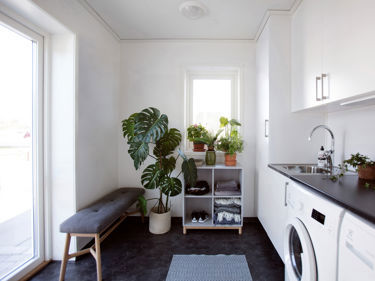 Bilde av vaskerom med helglasset dør