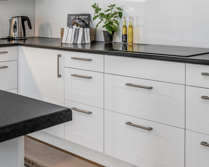 Bilde av kjøkkenskuffer i alle benkeskap