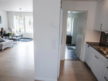 Bilde av åpen kjøkken-stue løsning i huset