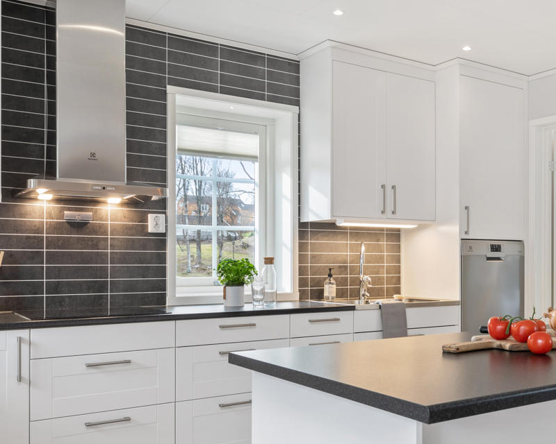 Bilde av ekstra vindu over kjøkkenbenk