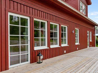 Bilde av et Älvsbyhus med rødmalt fasade