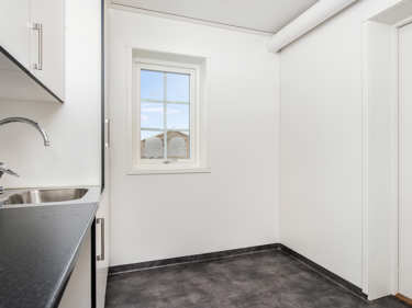 Bilde av vaskerom med groventré i huset Henrik