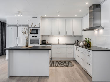 Bilde av kjøkken med hvite innebygde hvitevarer fra Electrolux