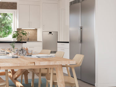 Bilde av rustfri oppvaskmaskin som er opphøyd for lettere tilgjengelig oppvask