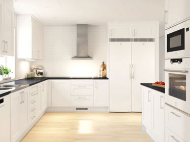 Bilde av hvitlakkerte kjøkkenfronter med speil i husmodellen Tove