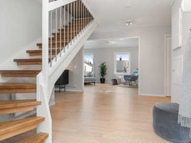 Bilde av gang og trapp i husmodellen Edvard