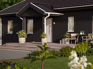 Nærbilde av inngangspartiet til hoveddelen av Maja+ huset med utleiedel