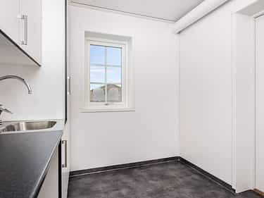 Bilde av vaskerom med groventré i huset Henrik