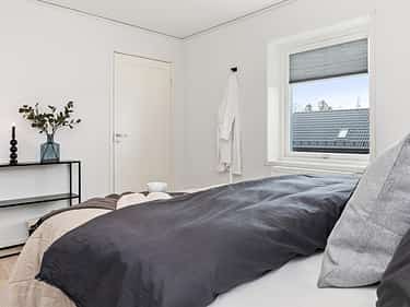 Bilde i retning walk-in-closet i huset Edvard