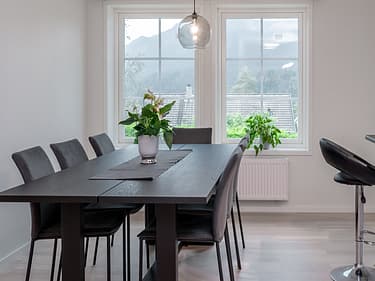 Bilde av spisegruppen ved kjøkkenet i det nye huset
