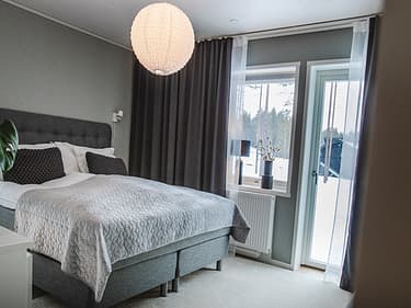 Bilde av hovedsoverommet i huset