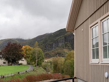 Bilde av huset og uteområdet