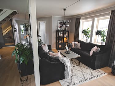 Bilde av sittegruppen i stua