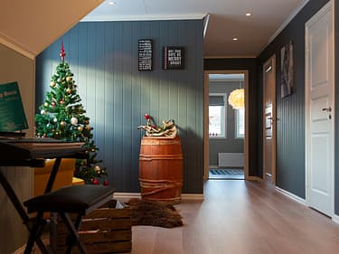 Bilde av overetasjen som familien har utformet selv etter overtagelsen av huset.