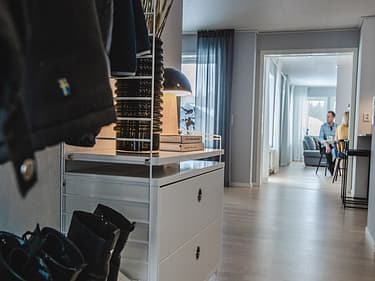 Bilde av gang med skostativ