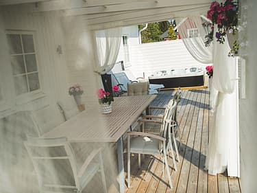 bilde av sittegruppen på verandaen