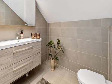 Bilde av bad som er laget i andre etasje etter overtakelse
