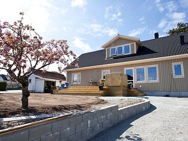 Utvendig bildet av huset de har bygget