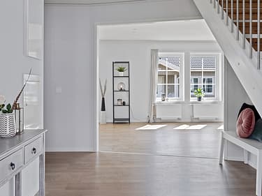 Bilde av første etasje innredet i huset Henrik