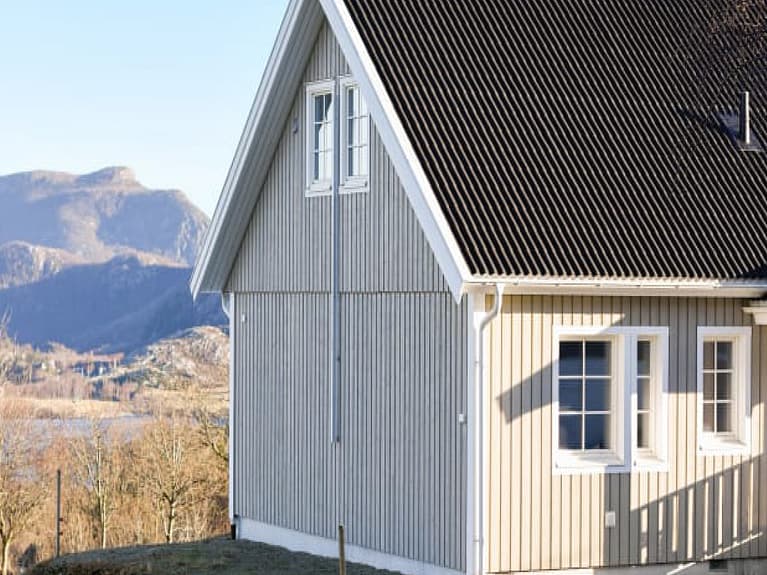 Nærbilde av huset de har bygget