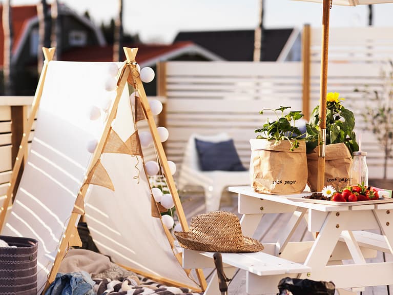 Bilde av tipi for barn på verandaen