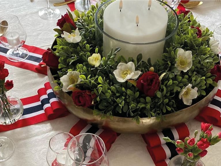 Bilde av dekorert bord til 17.mai
