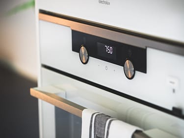Bilde av hvit innbygningsovn fra Electrolux