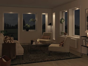 Kveldsbilde av stuen i huset Åse med spotlights